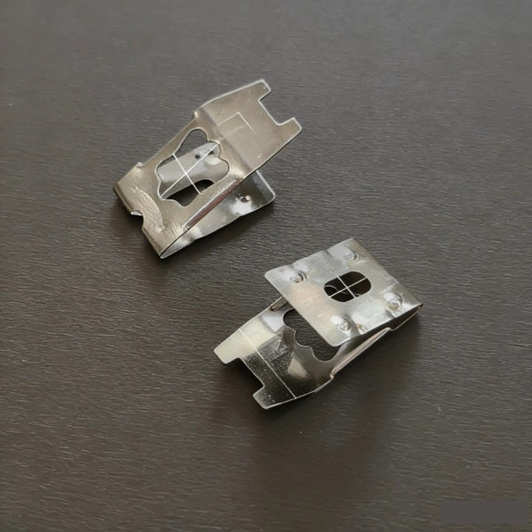 S08-PW18-2 Picture Frame Right Angle Flex Clip